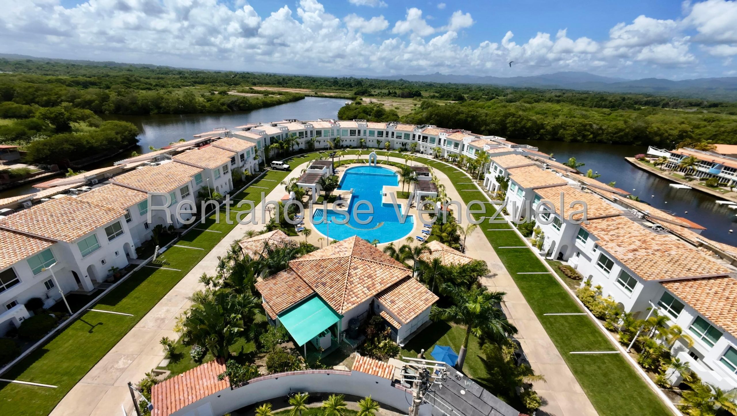 Townhouse de 3 habitaciones y 159 m² en Puerto Encantado, Higuerote
