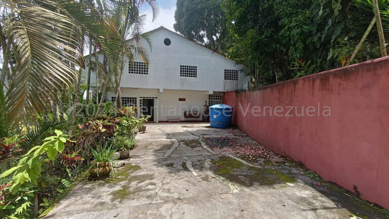 Casa con 5 habitaciones y 3 baños en Monte Claro, Caracas