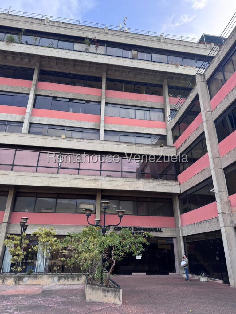 Oficina de 89 m² en Los Cortijos de Lourdes, Caracas