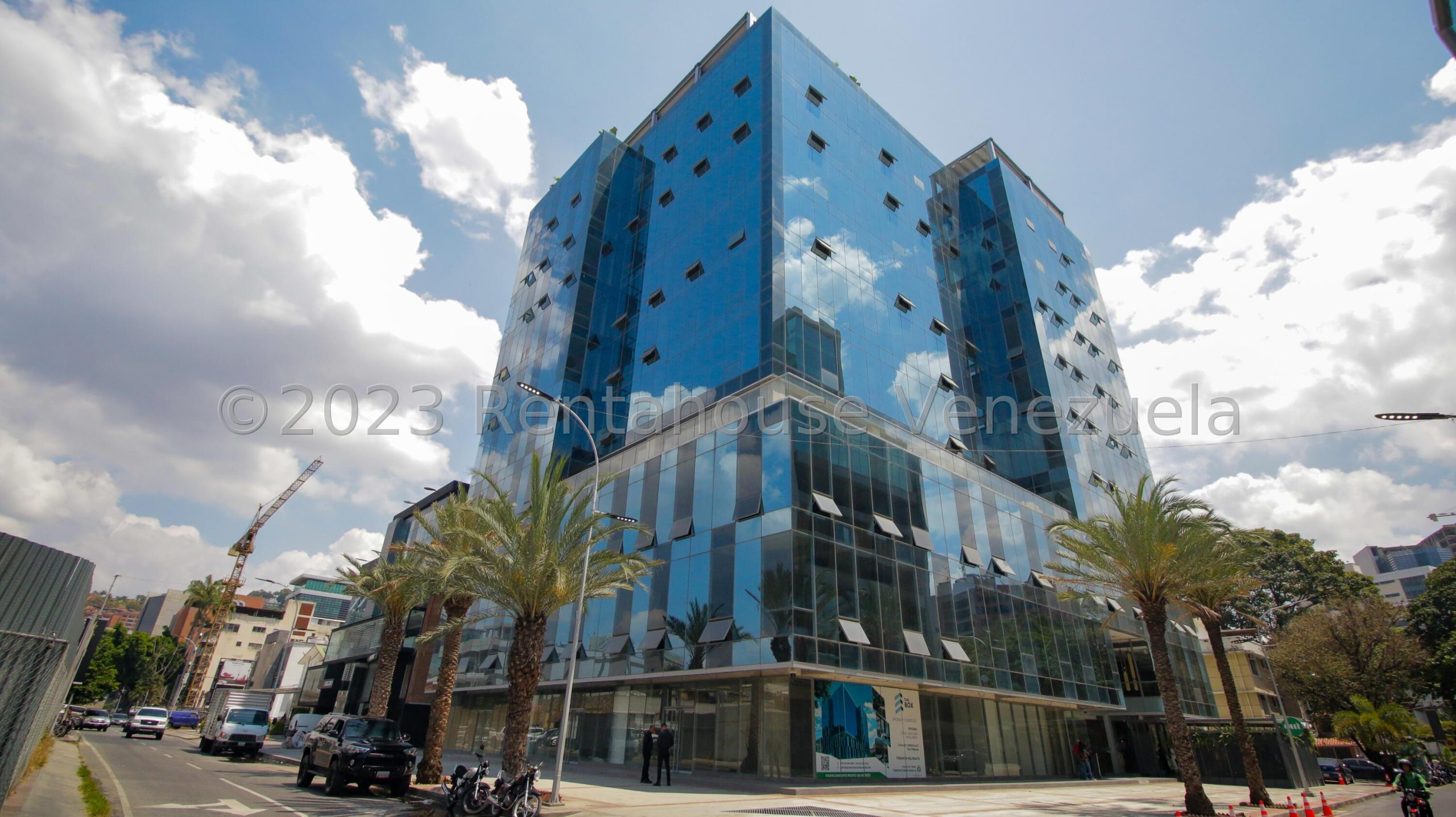 Oficina de 337 m² en Las Mercedes, Caracas