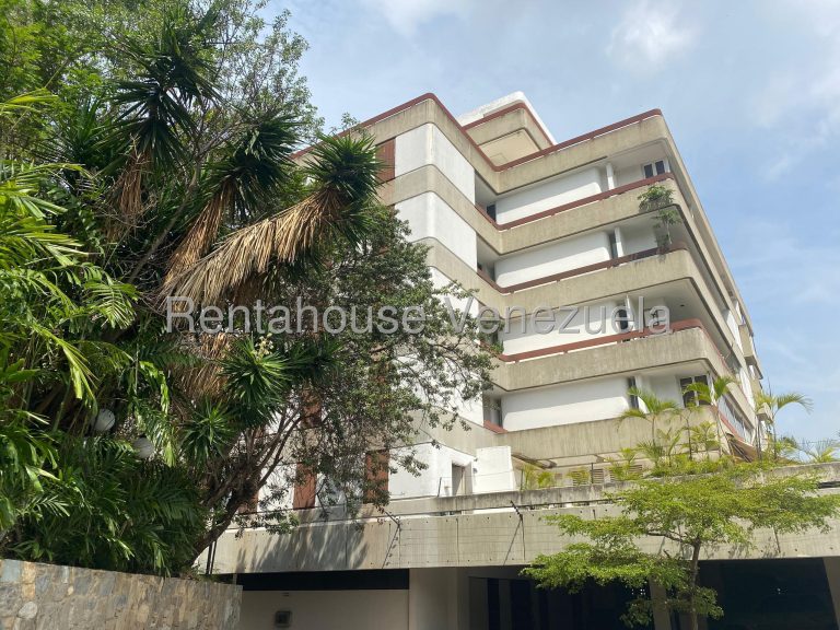 Apartamento de 220 m² con 3 habitaciones en Las Mercedes, Caracas