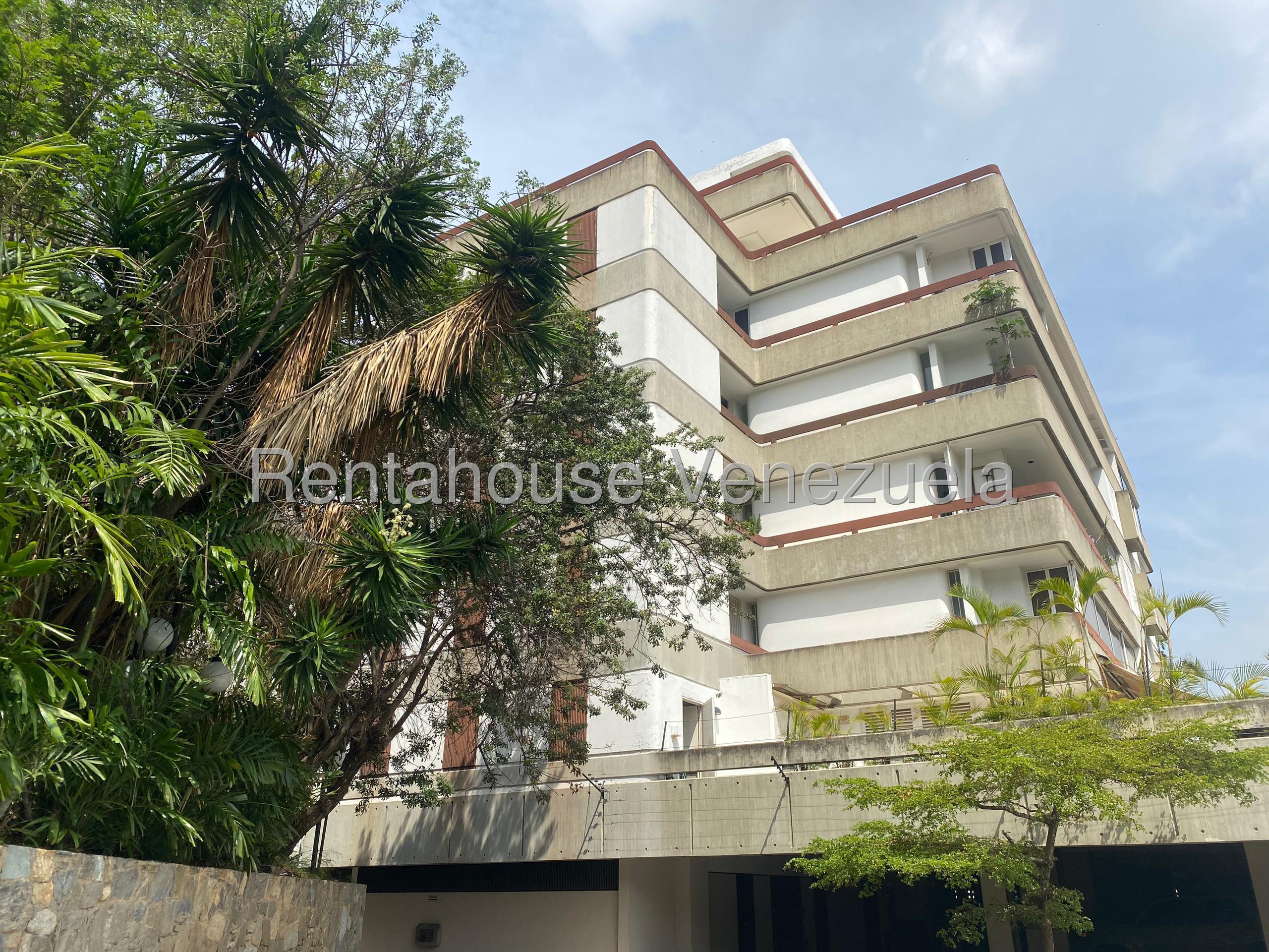Apartamento de 220 m² con 3 habitaciones en Las Mercedes, Caracas