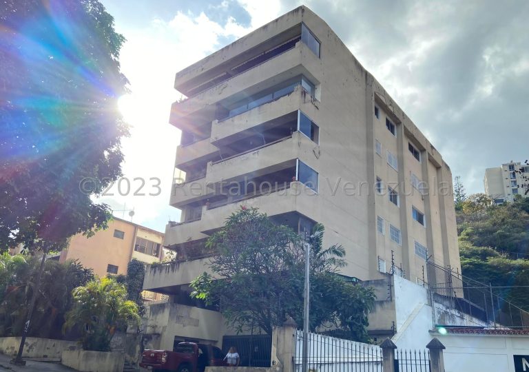 Apartamento con 3 habitaciones y 4 baños en Las Mercedes, Caracas