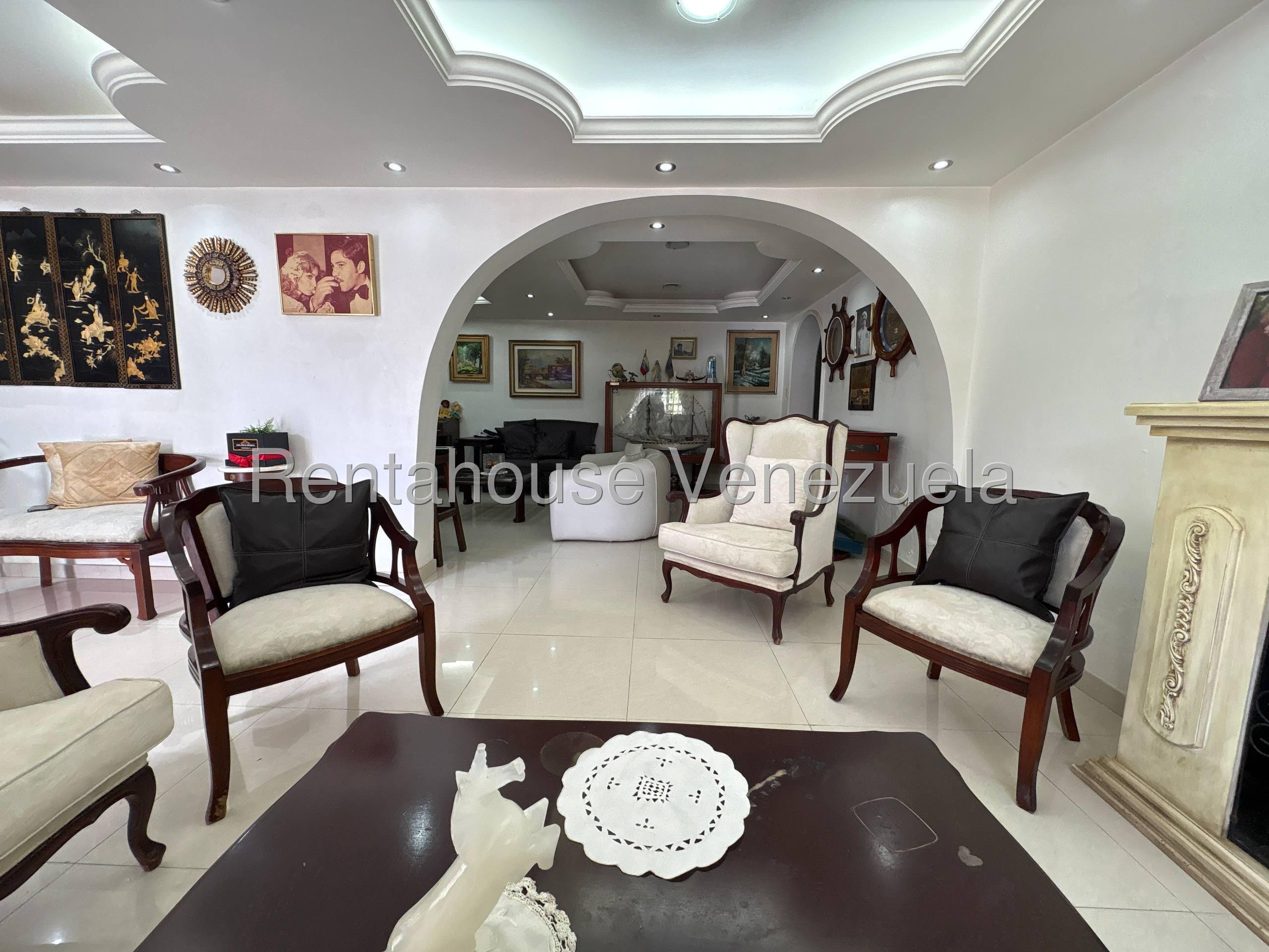Casa con 6 habitaciones y 5 baños en Caicaguana, Caracas