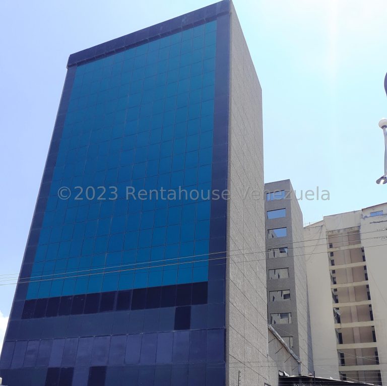 Local comercial de 2.415 m² en Puerto La Cruz