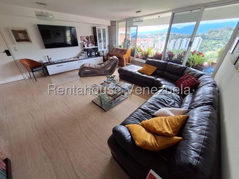 Apartamento con 2 habitaciones y 3 baños en La Boyera, Caracas