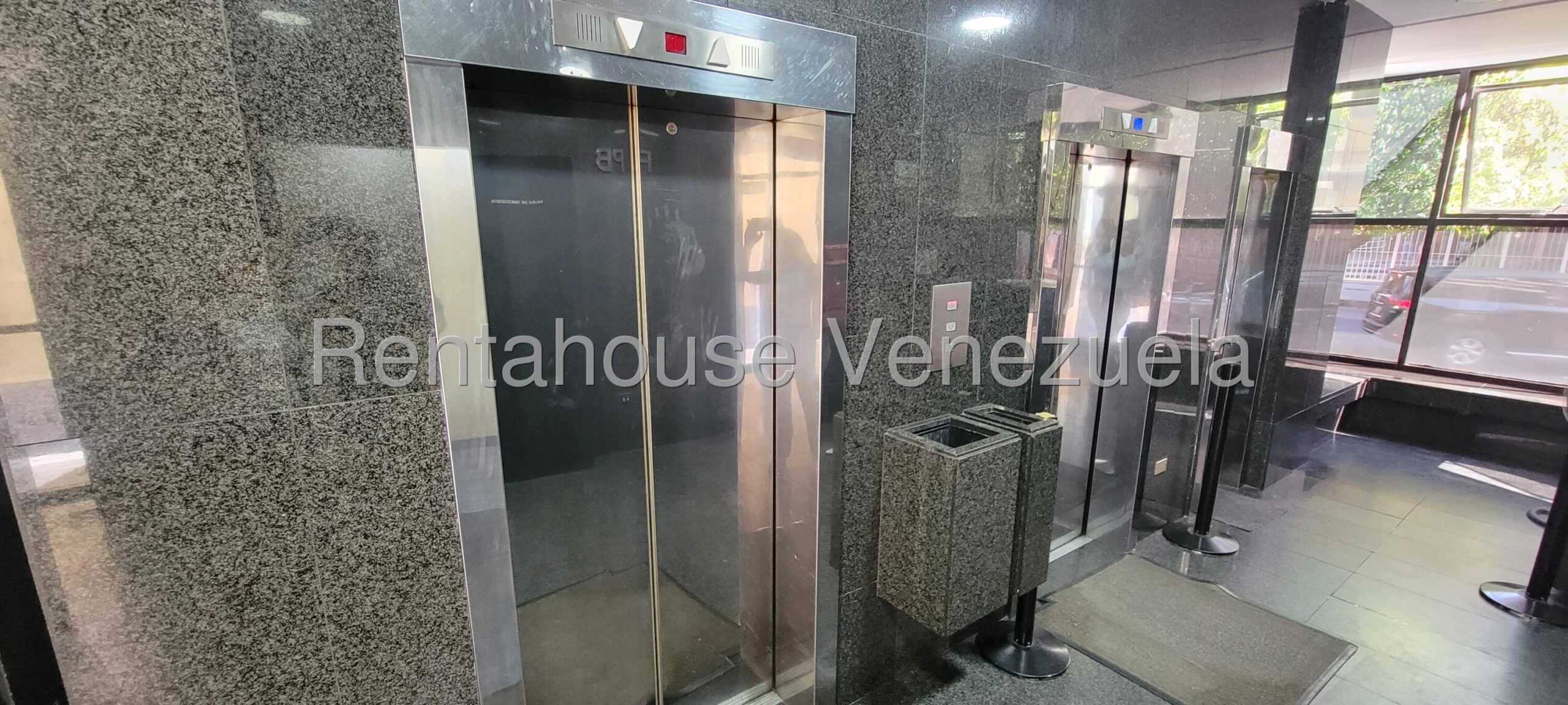 Local comercial de 206 m² en El Rosal, Caracas