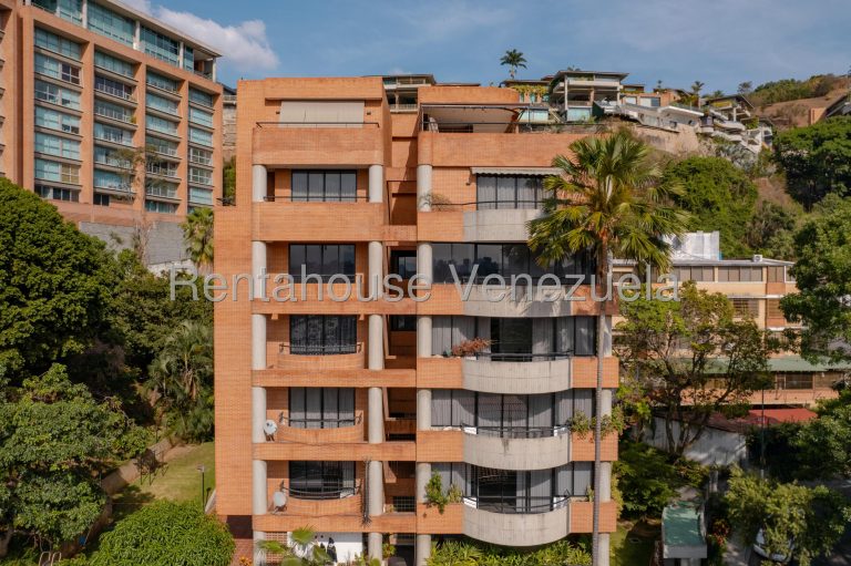 Apartamento de 4 habitaciones y 383 m² en Lomas de Las Mercedes, Caracas