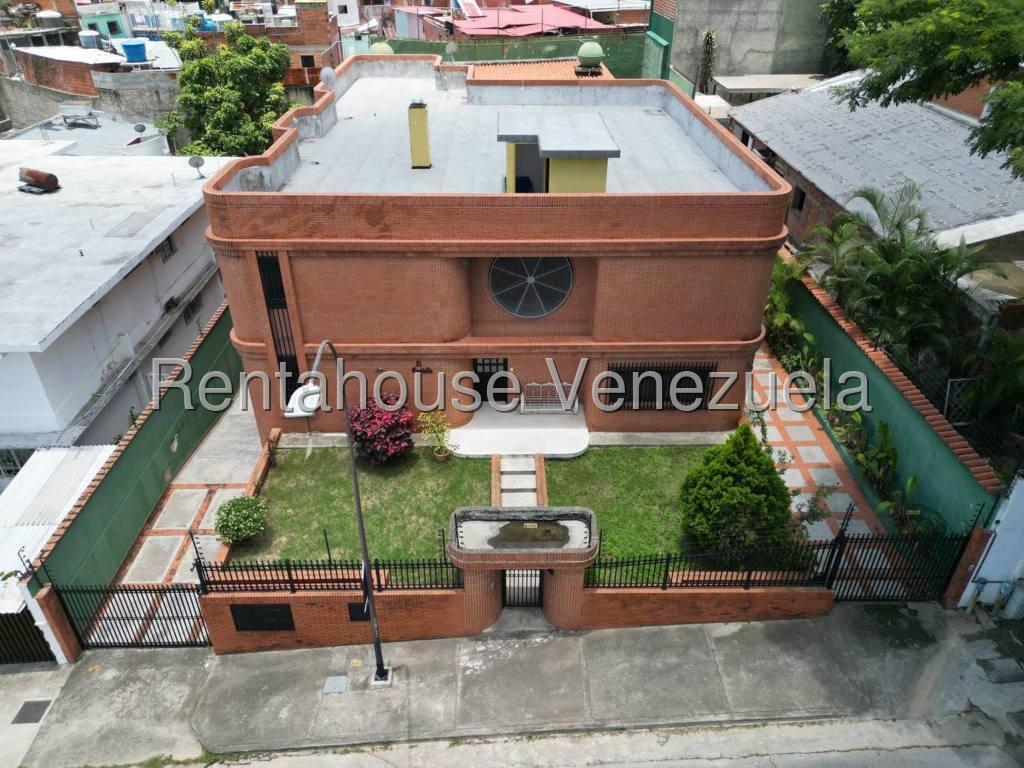 Casa con 6 habitaciones y 7 baños en Altamira, Caracas