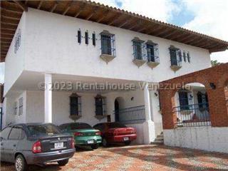 Casa de 8 habitaciones y 850 m² en Cumbres de Curumo, Caracas
