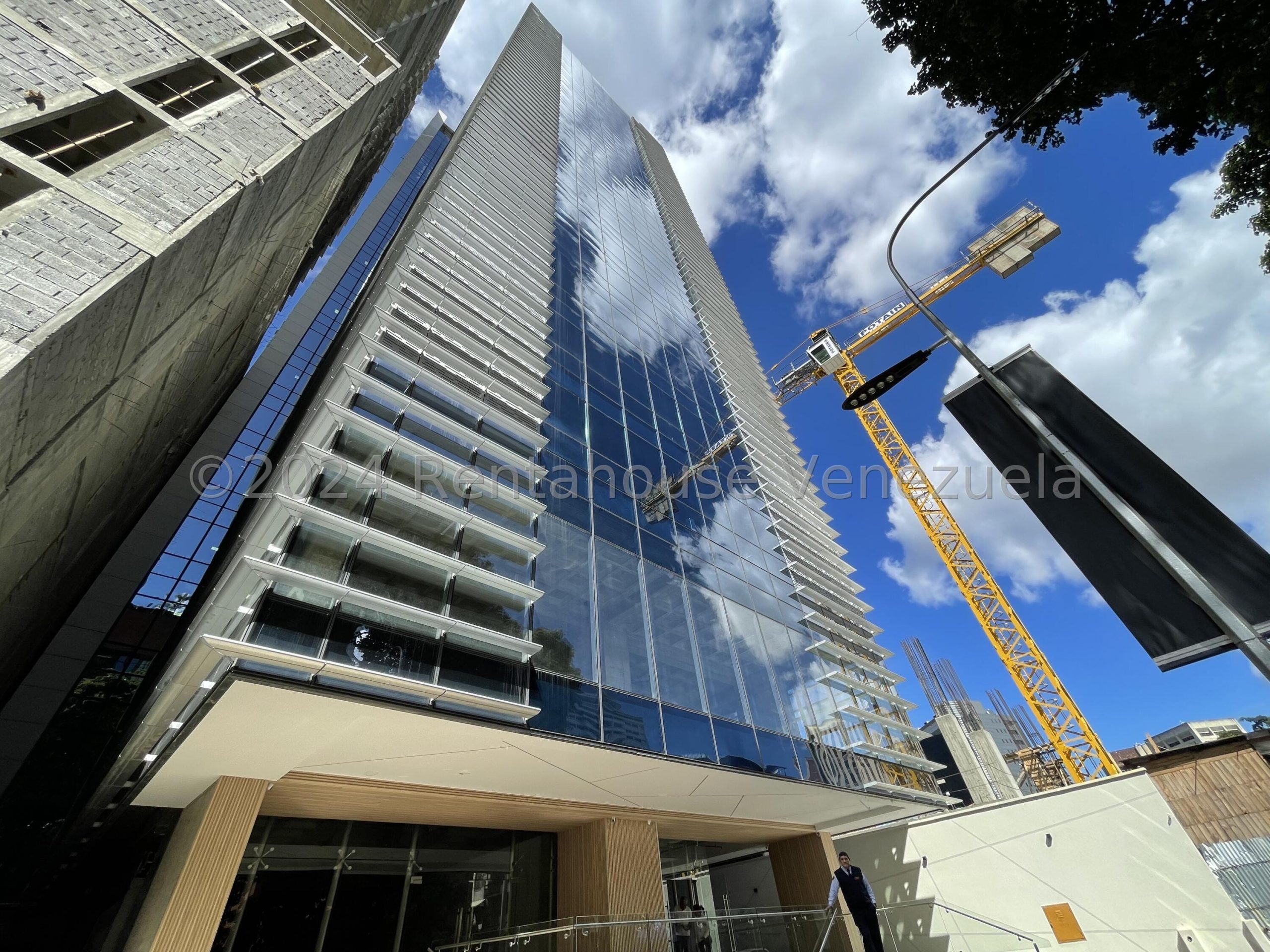 Local comercial de 860 m² en Las Mercedes, Caracas