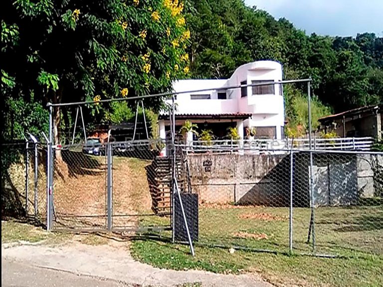 Casa de 403 m² con 6 habitaciones en Karimao Country, Caracas