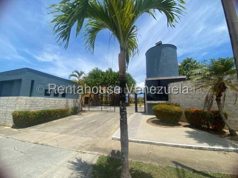 Townhouse amoblado de playa con piscina en Puerto Encantado