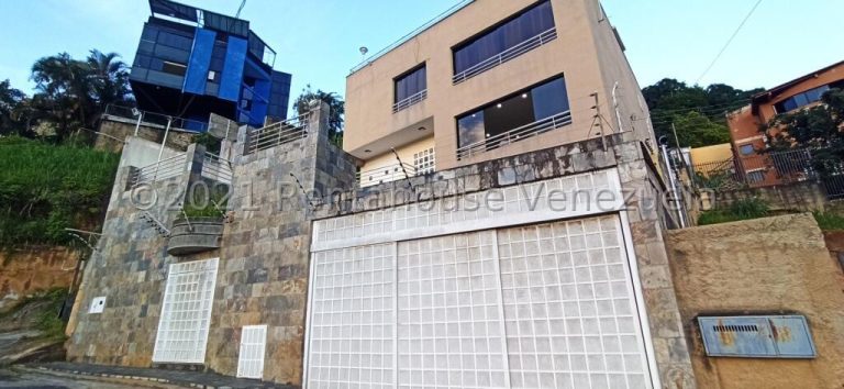 Casa con 4 habitaciones y 3 baños en Oripoto, Caracas