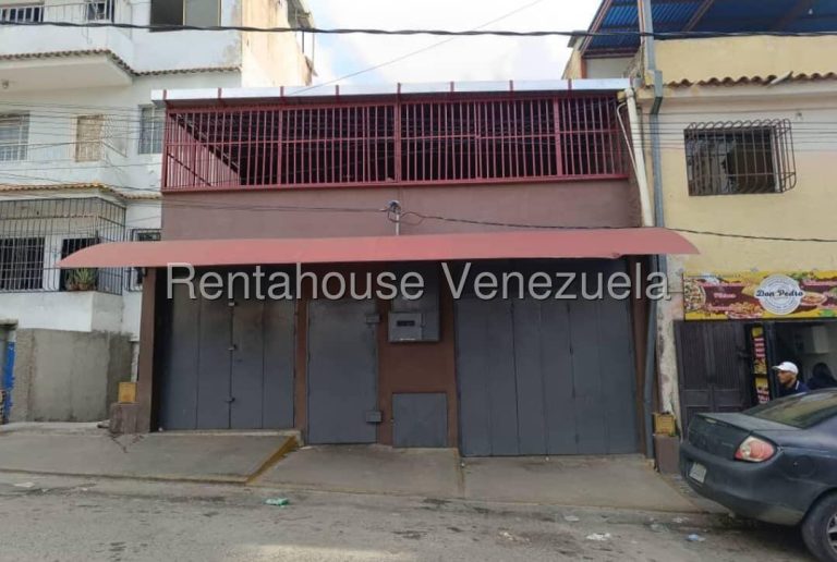 Local comercial dos niveles con expansión en El Valle