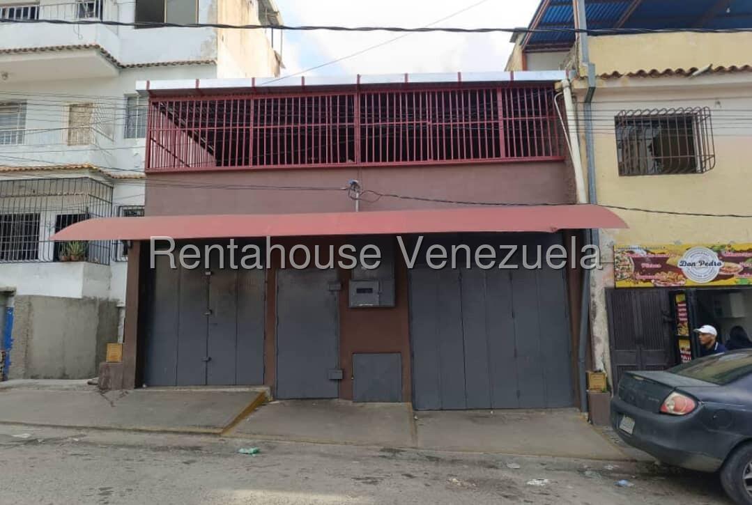 Local comercial dos niveles con expansión en El Valle