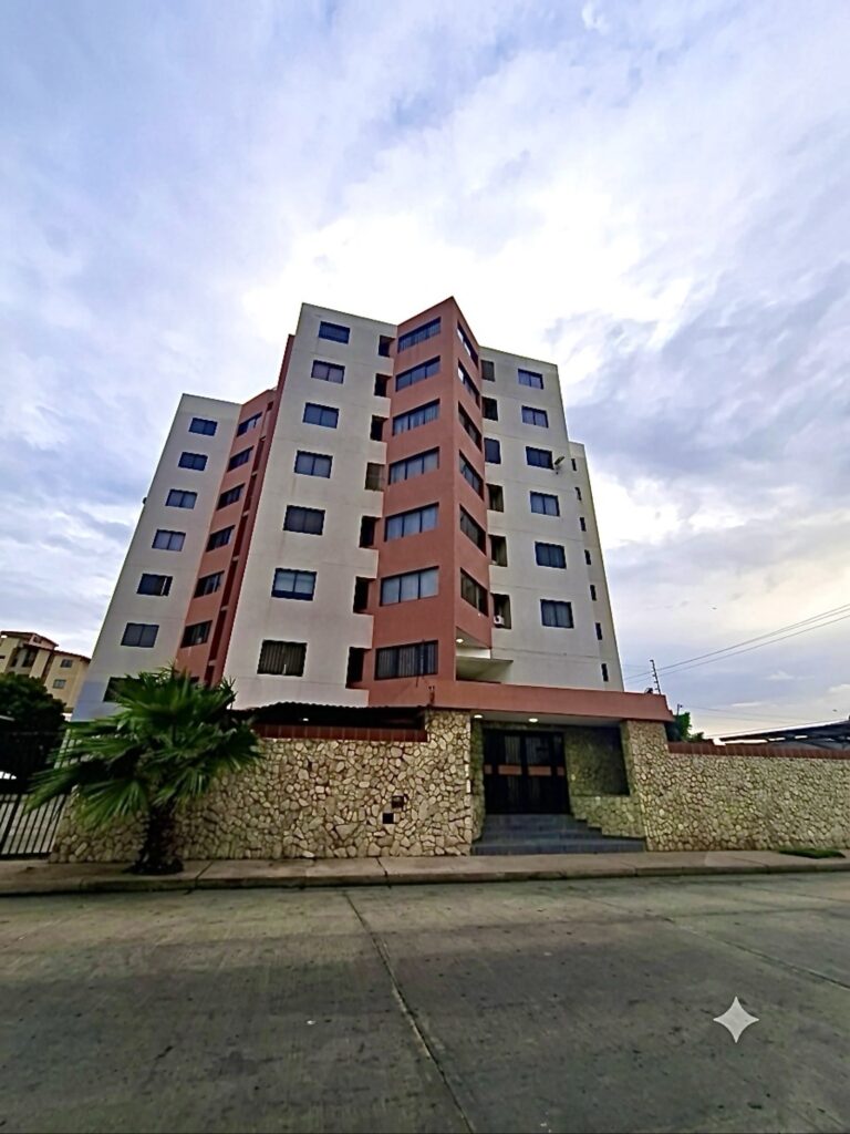 Apartamento de 4 habitaciones y 130 m² en Municipio Urbaneja, Lechería