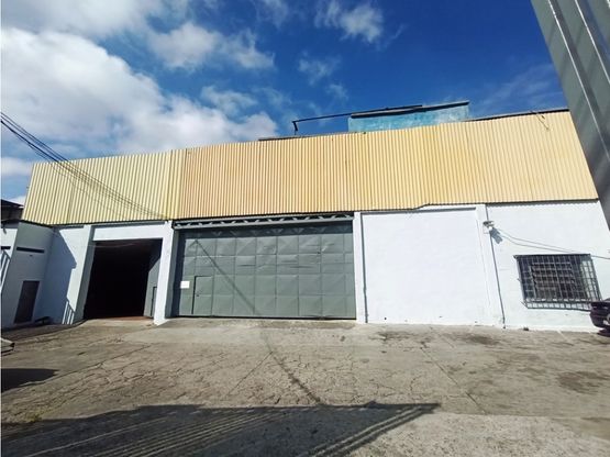 Galpón de 2.800 m² en CATIA